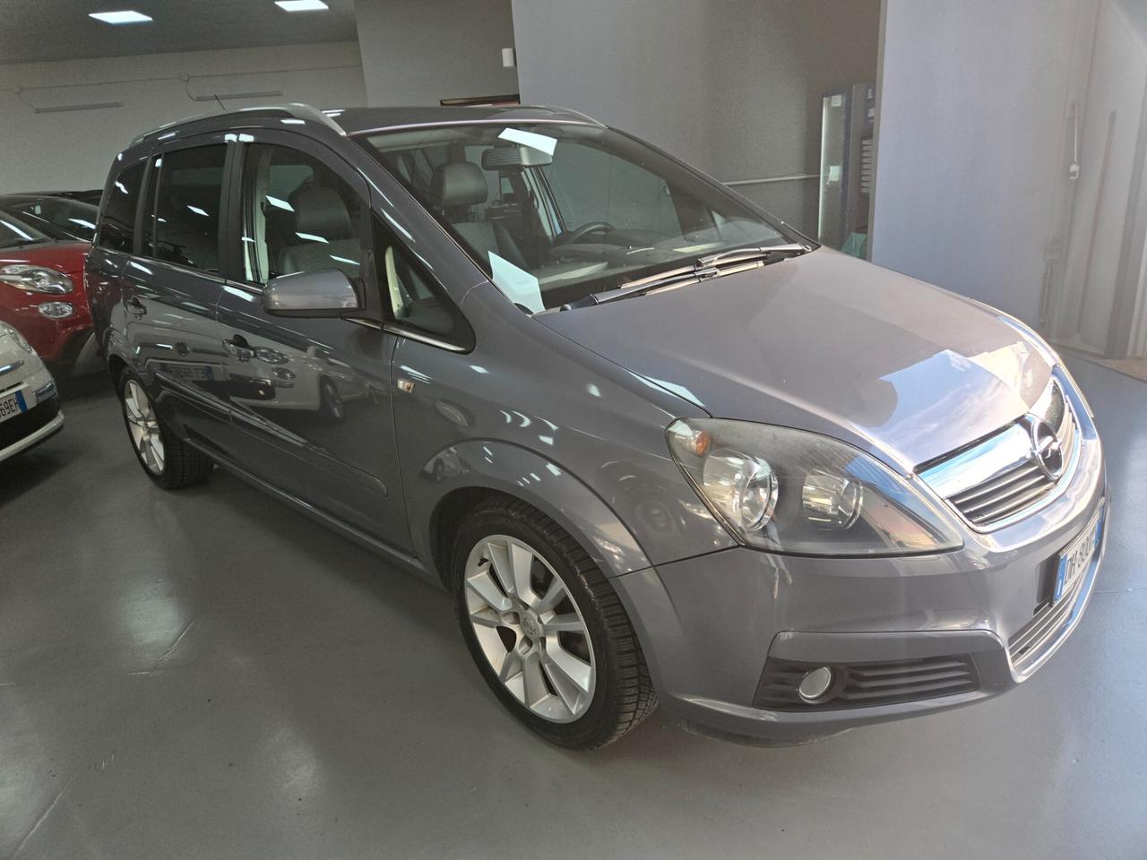 Opel Zafira 1.8 16V VVT Cosmo