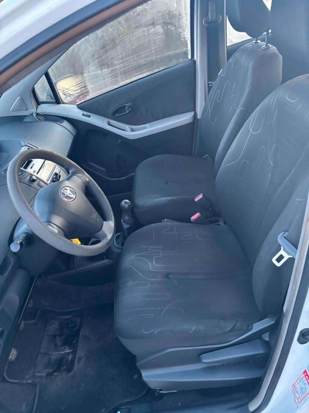 Toyota Yaris 1.0 5 porte Sol UNICO PROPRIETARIO TAGLIANDATA TOYOTA UNICO PROPRIETARIO