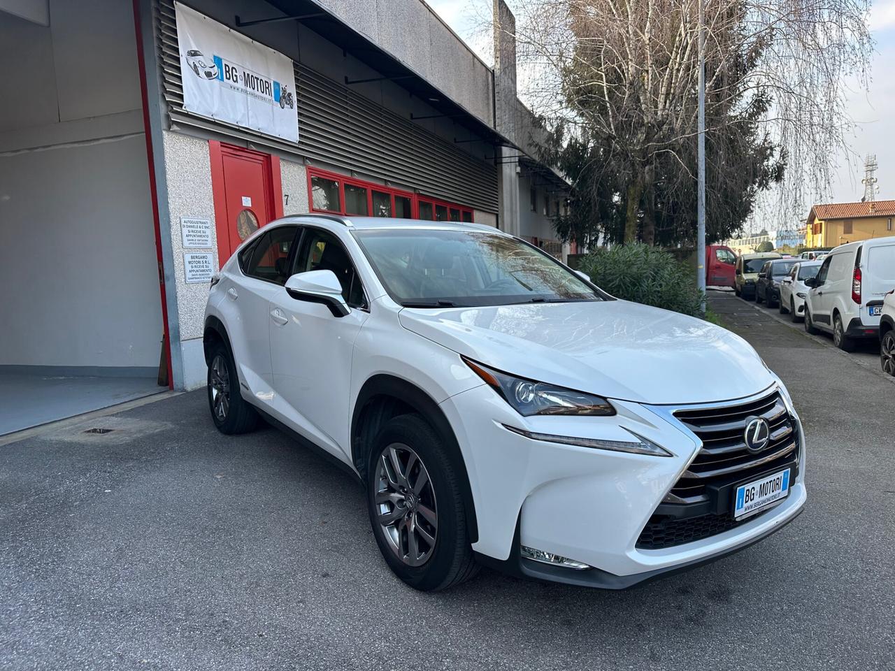Lexus NX 300h 2.5 Executive cvt UNIPR.