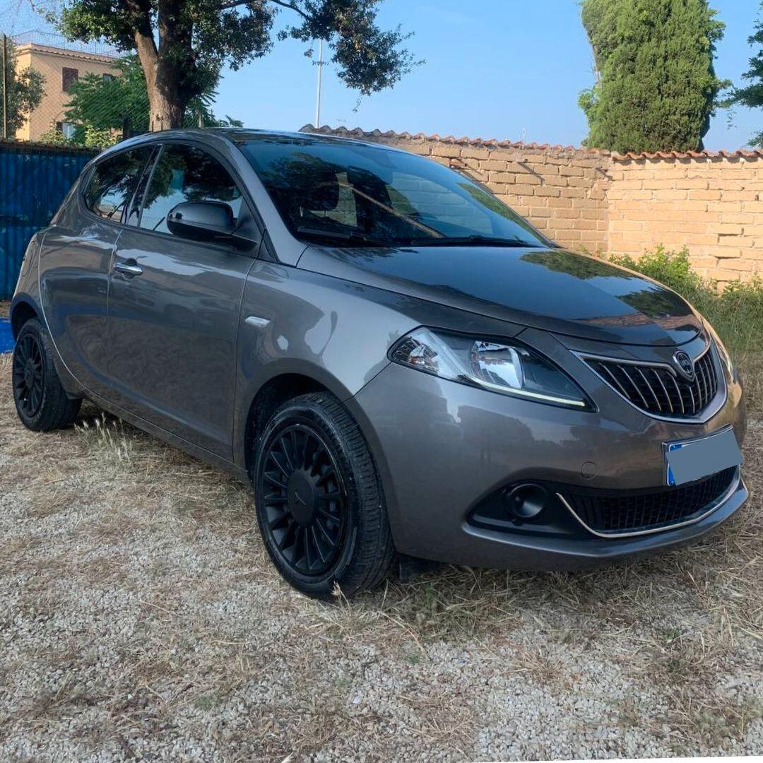 Lancia Ypsilon 1.0 FireFly 5 porte S&S Hybrid Silver UNIPRO.