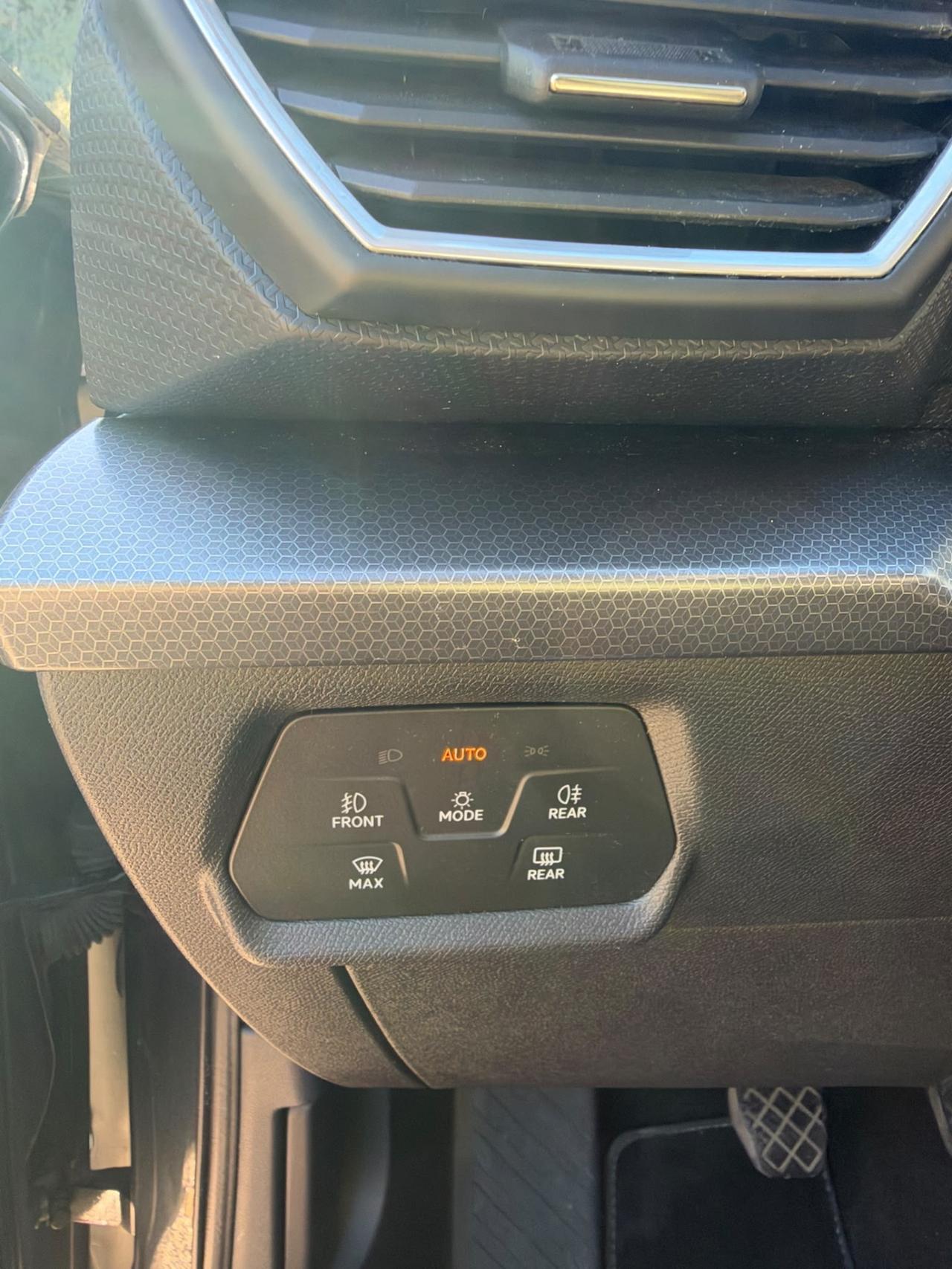 Seat Leon Sportstourer 1.5 Benzina-Metano // Neopatentati