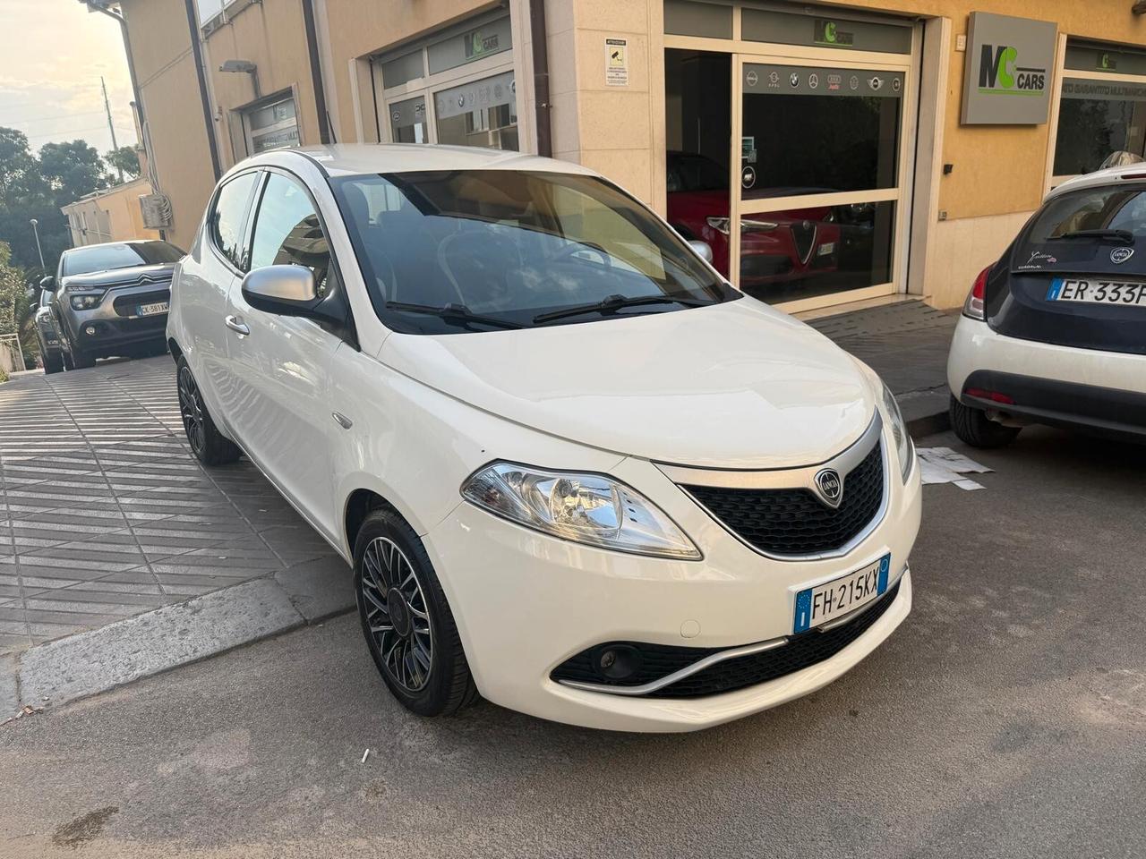 Lancia Ypsilon 1.2 69 CV 5 porte Gold