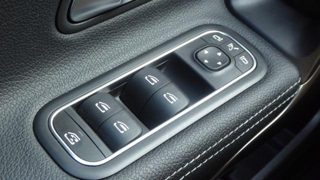 MERCEDES-BENZ A 250 Sedan e hybrid EQ Sport