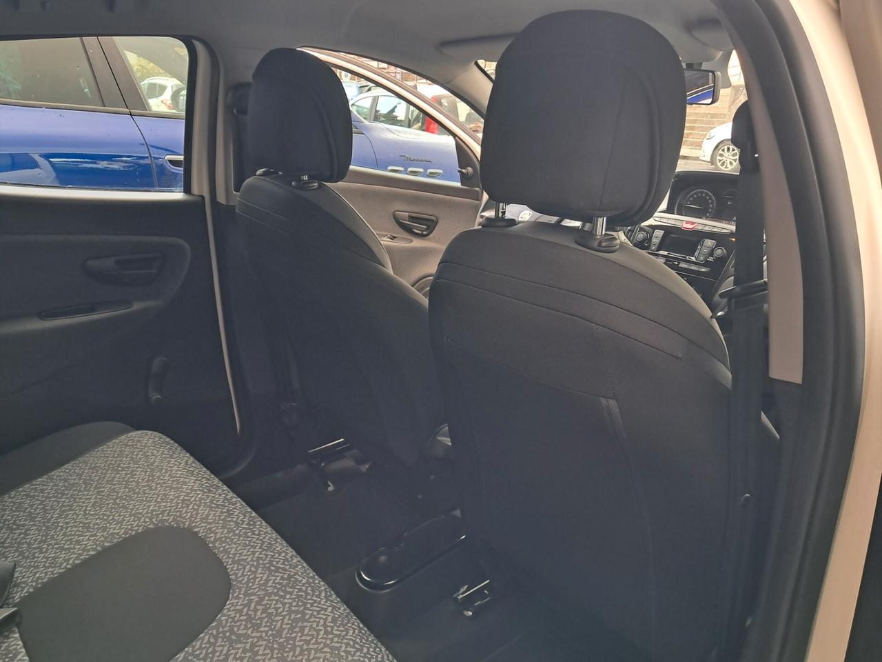 Lancia Ypsilon 1.0 FireFly Hybrid 70 cv Silver