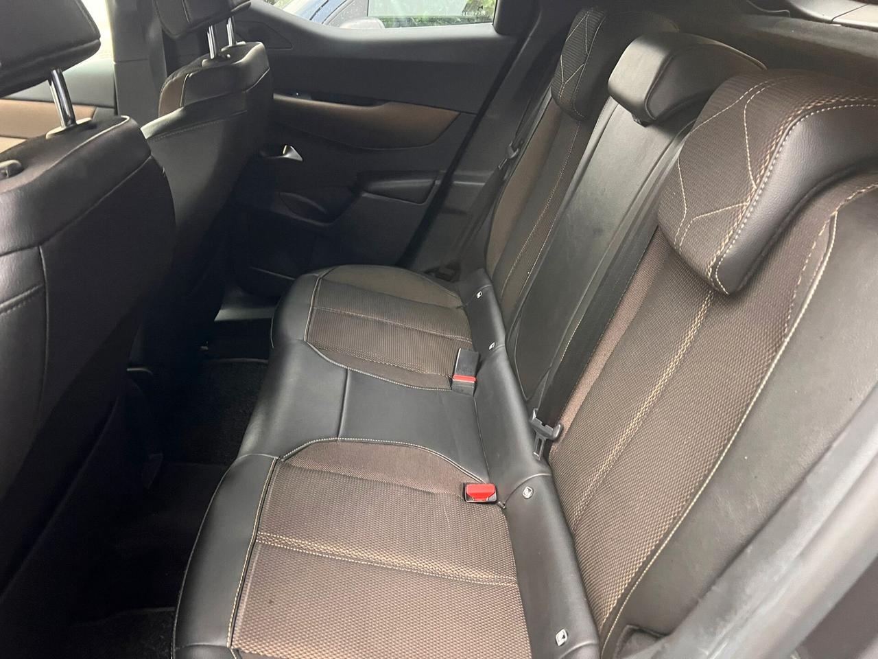 Ds DS3 3 Crossback BlueHDi 130 aut. Performance Line