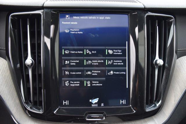 VOLVO XC60 D4 AWD Momentum *TETTUCCIO, PELLE*