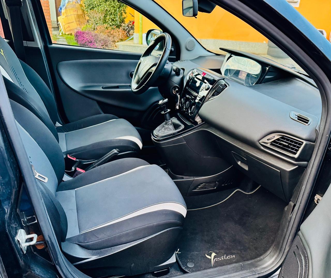 Lancia Ypsilon 1.2 69 CV 5 porte Ok Neopatentati .