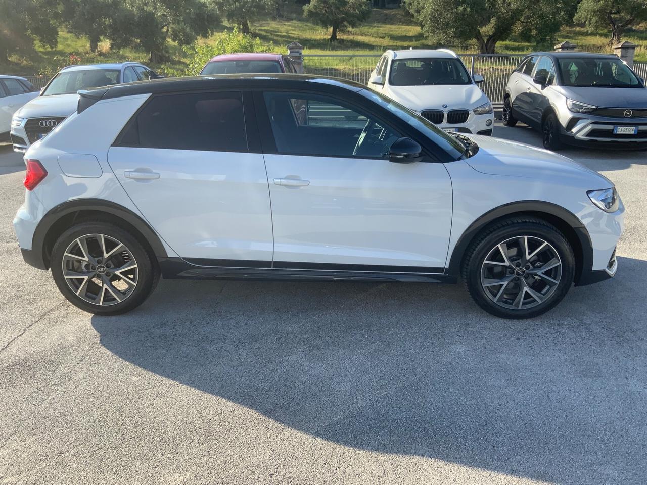 Audi A1 allstreet 30 TFSI S tronic Identity Contrast LINE
