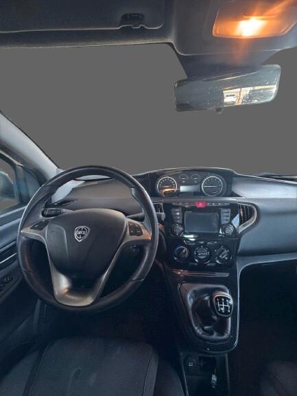 lancia ypsilon neopatentati