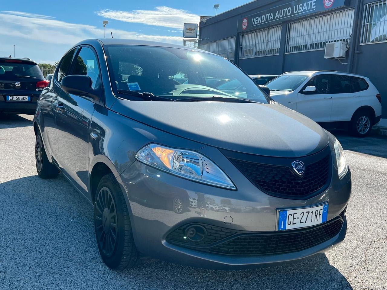 Lancia Ypsilon 1.0 FireFly 5 porte S&S Hybrid Ecochic Silver