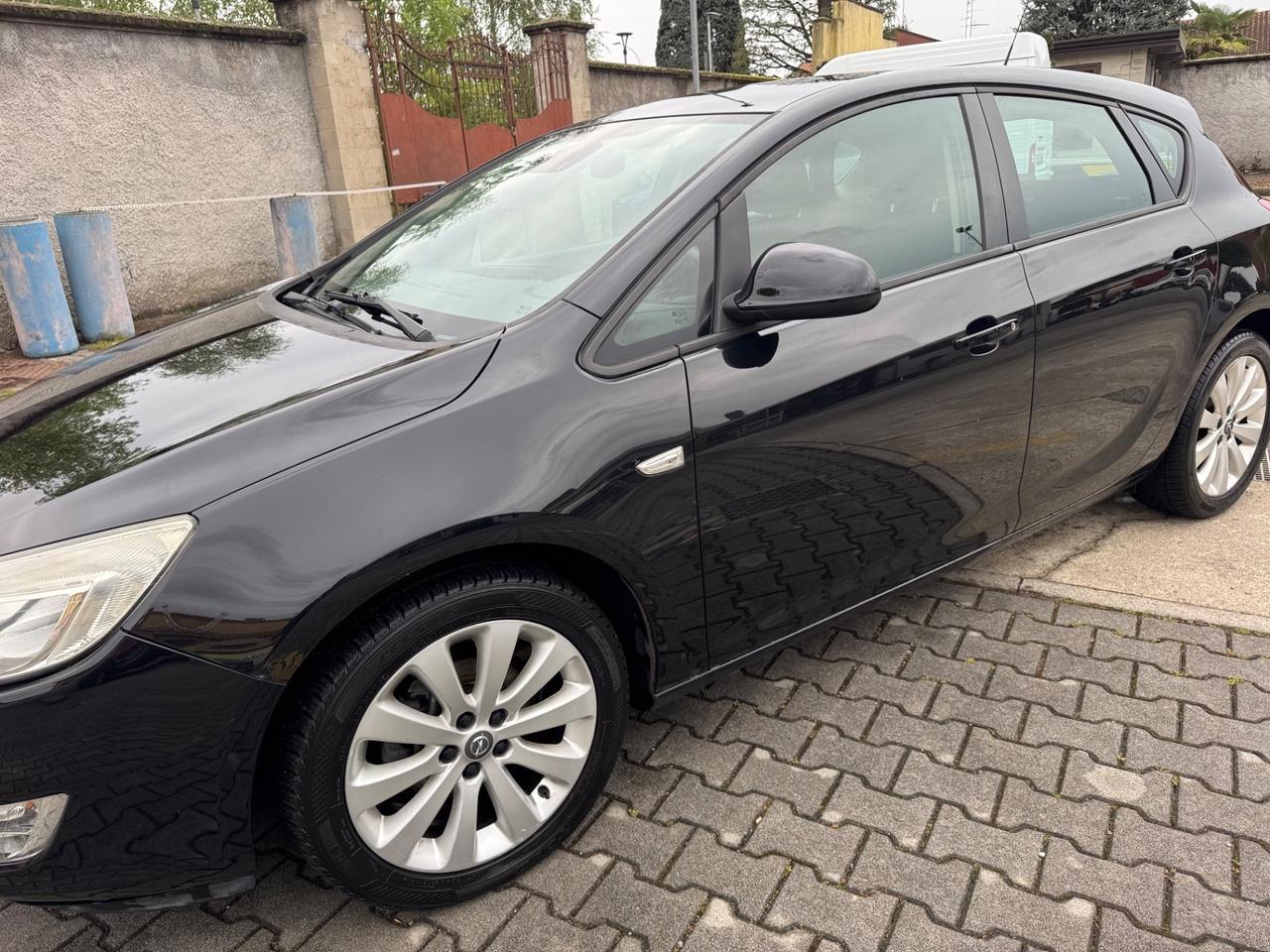 Opel Astra 1.6 115CV 5 porte Cosmo