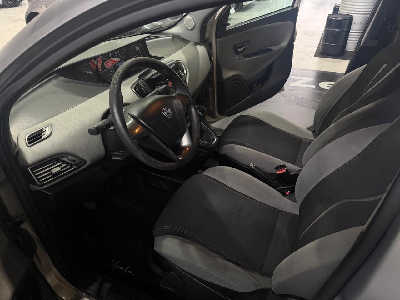 Lancia Ypsilon 1.3 MJT 16V 95 CV 5 porte S&S Silver