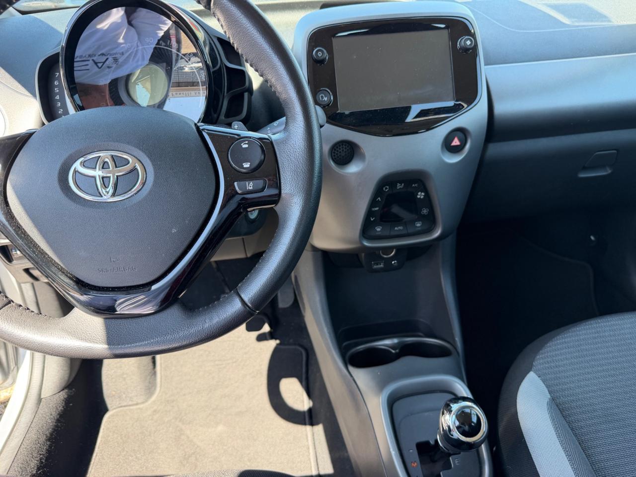 Toyota Aygo Connect 1.0 VVT-i 72 CV 5 porte x-play MMT