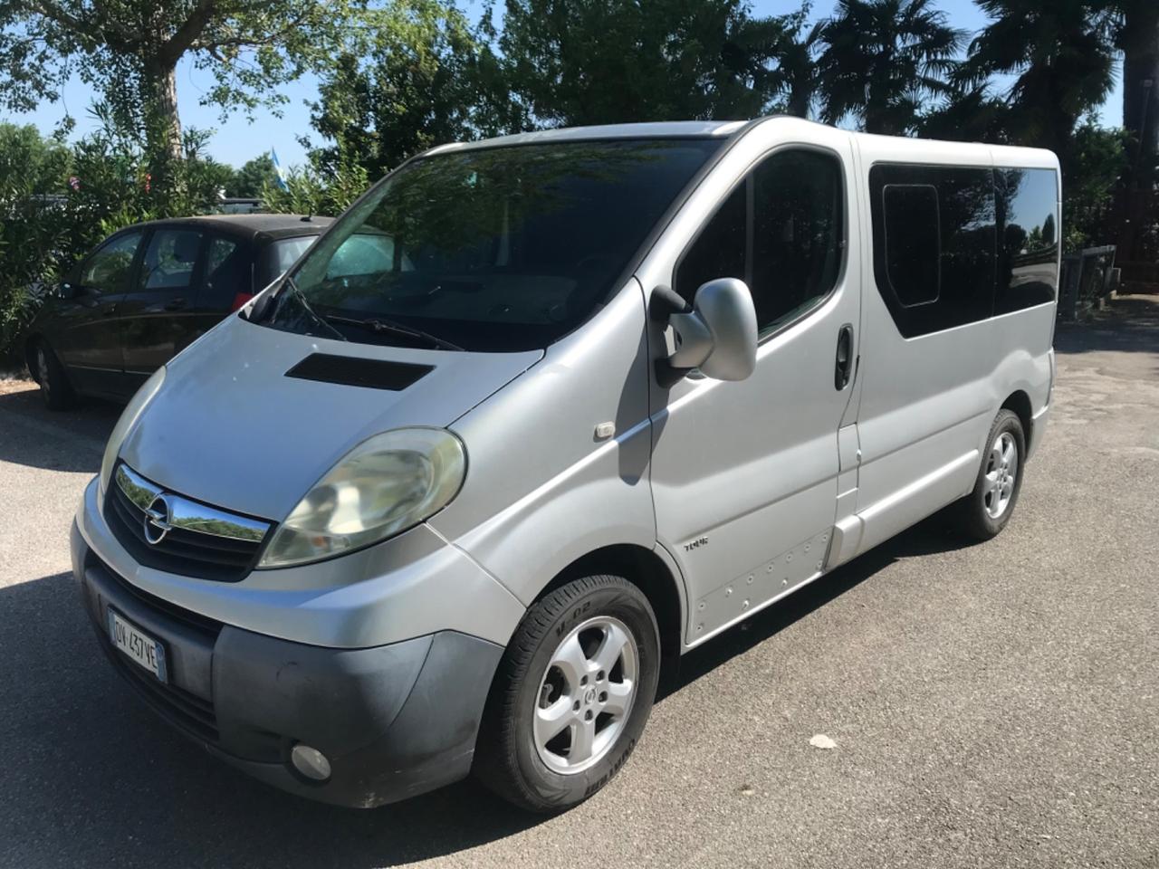 Opel Vivaro 29 2.5 CDTI PL-TA Furgone Vetrato Easytronic Fap 8 POSTI Gancio Traino
