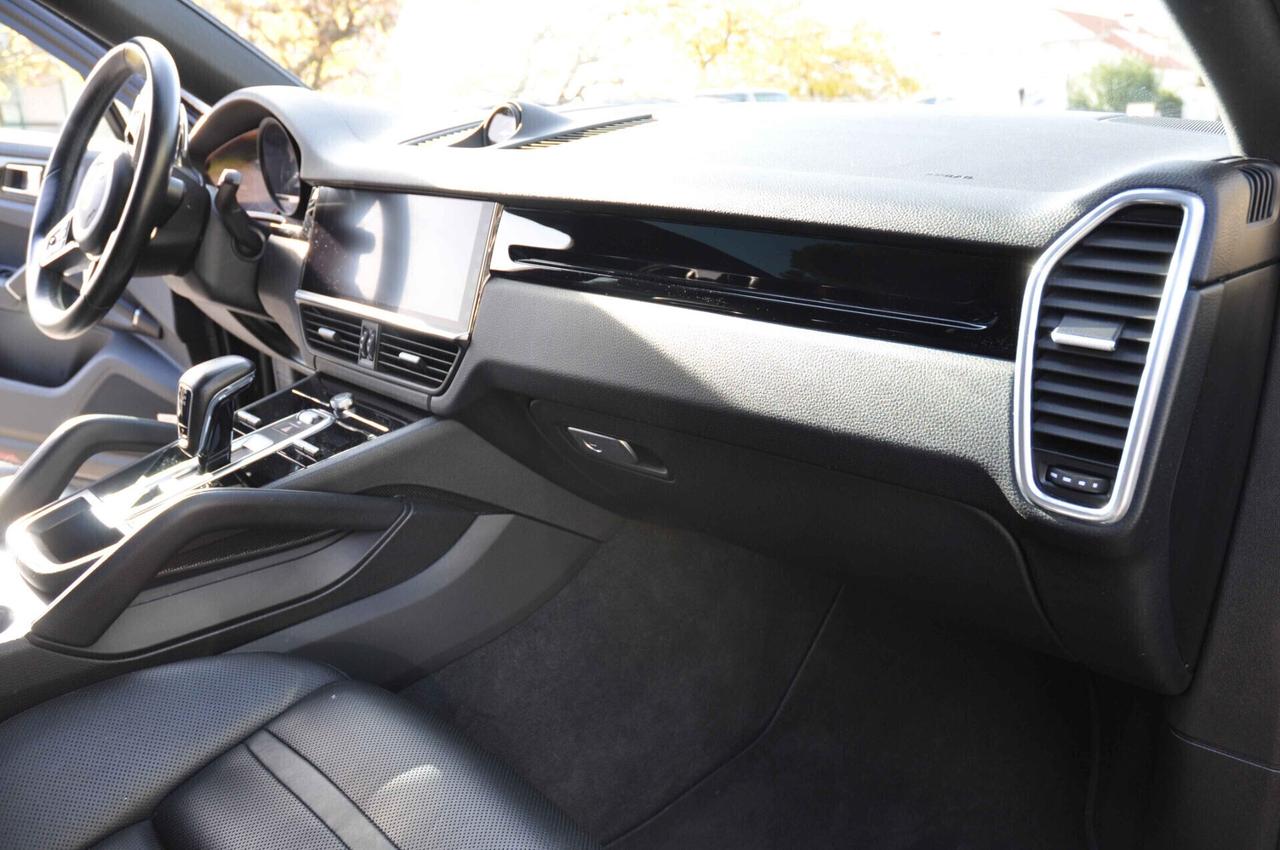 Porsche Cayenne Coupé 3.0 V6 E-Hybrid LEASING