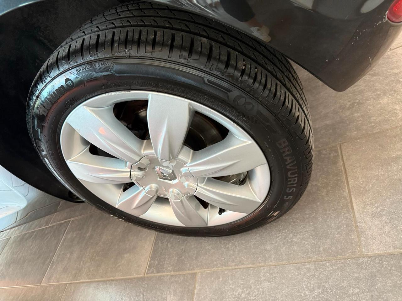 Renault Clio 1.2 16V 3 porte Luxe 100Cv NEOPATENTATI