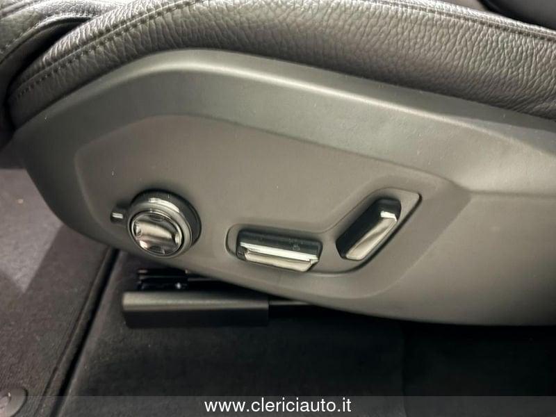 Volvo XC60 B4 (d) automatico Plus Dark - KM0