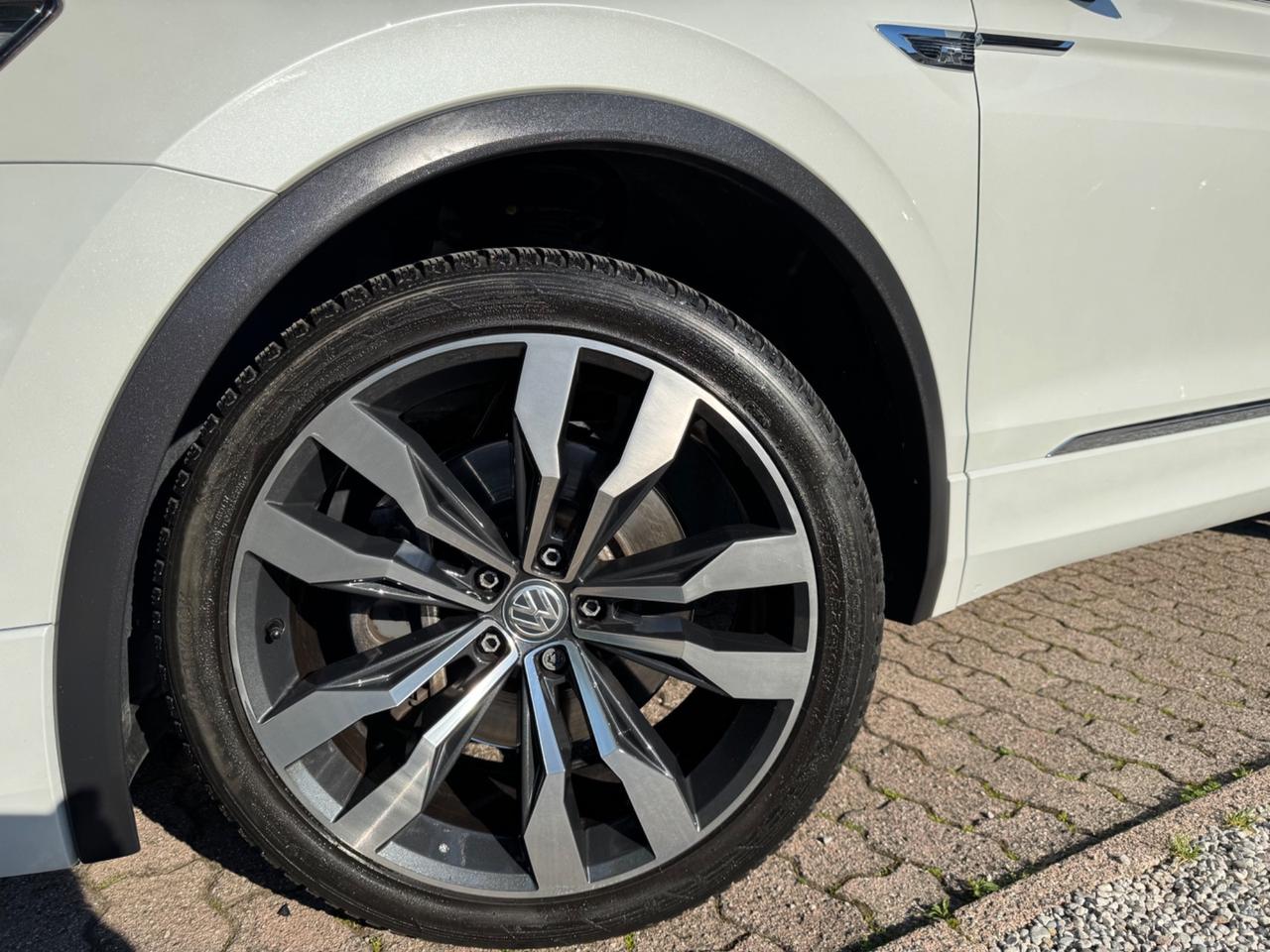 Volkswagen Tiguan 2.0 BiTDI SCR DSG 4MOTION Advanced R-Line BMT