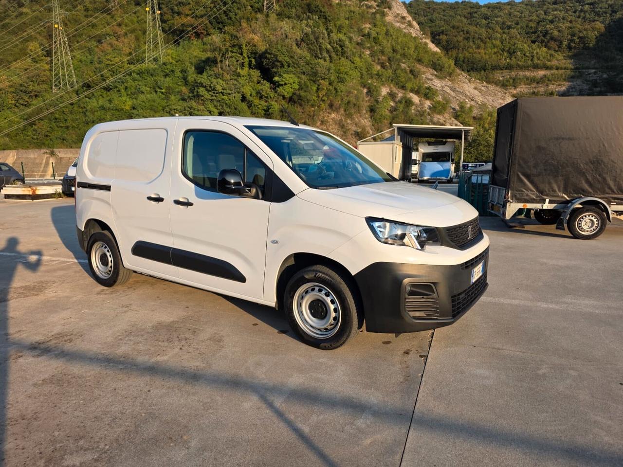 Peugeot Partner BlueHDi Furgone Premium