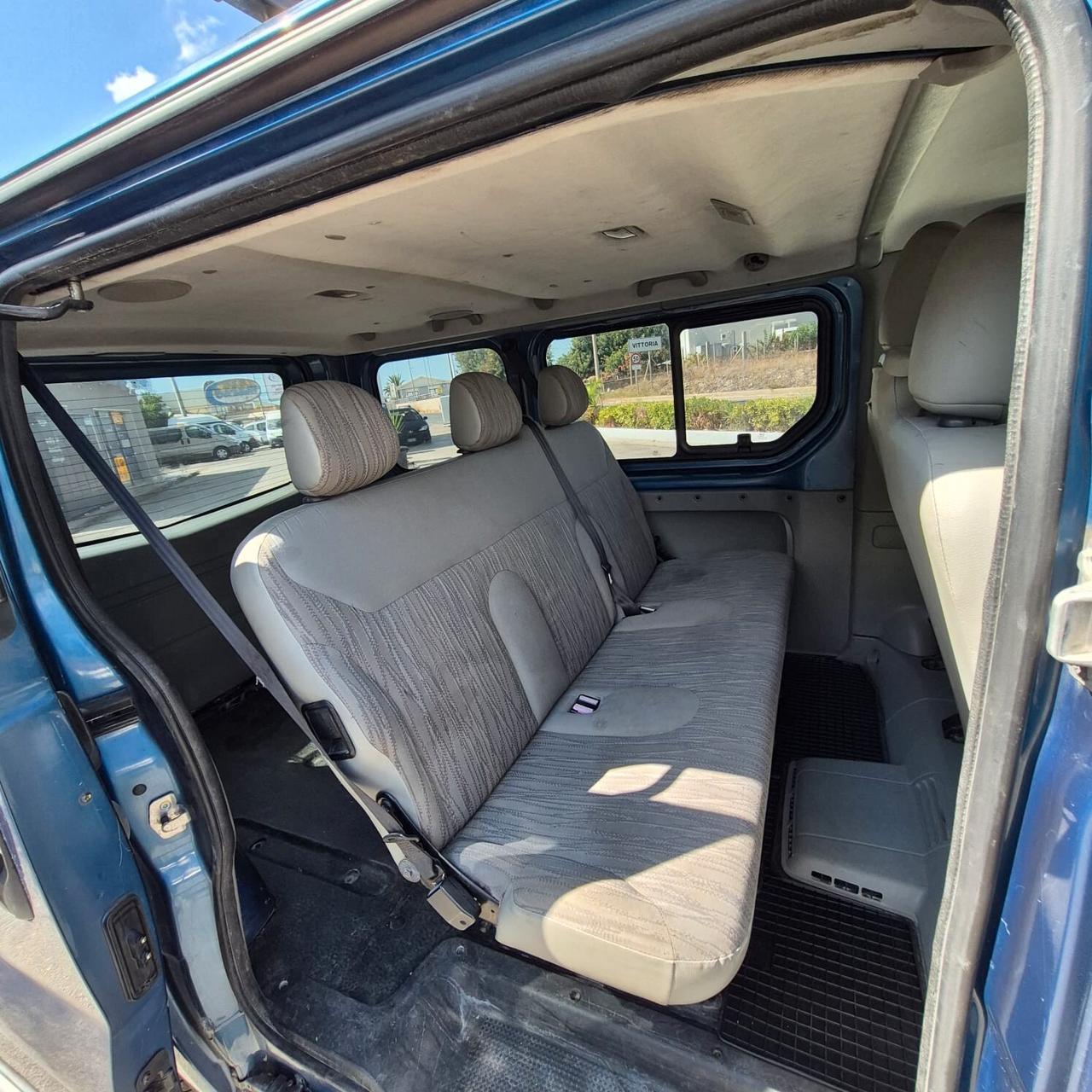 Renault Trafic T27 2.5 dCi/150 PC-TN Passenger Black Edition DPF