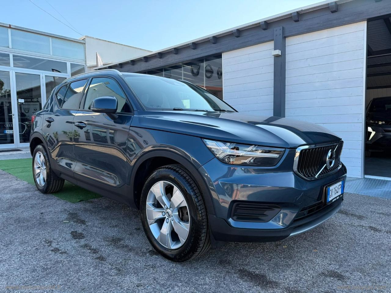VOLVO XC40 T2 Geartronic Momentum Pro