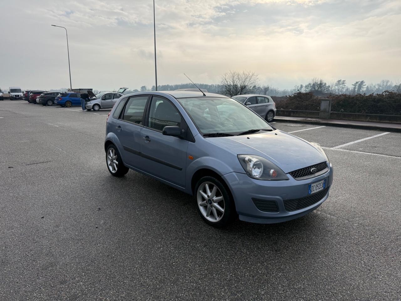 Ford Fiesta 1.2 16V 5p. Ghia