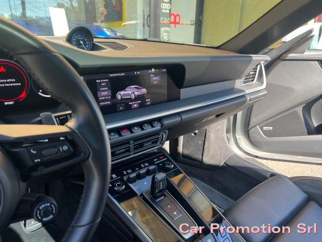 PORSCHE 992 Carrera 4S