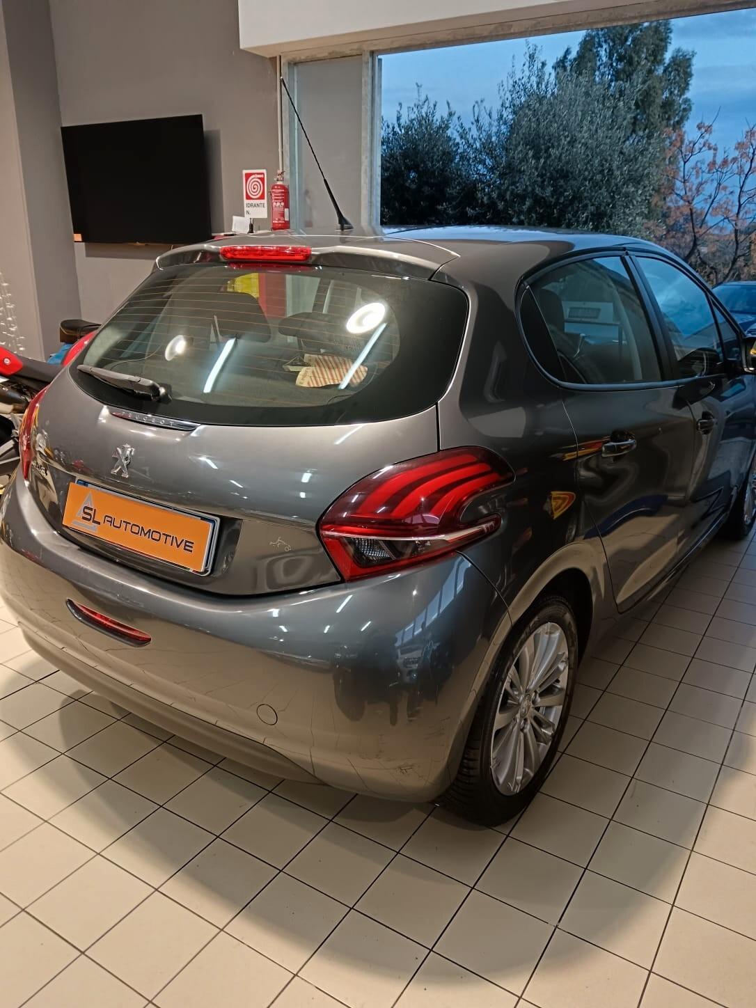 Peugeot 208 allure neopatentati