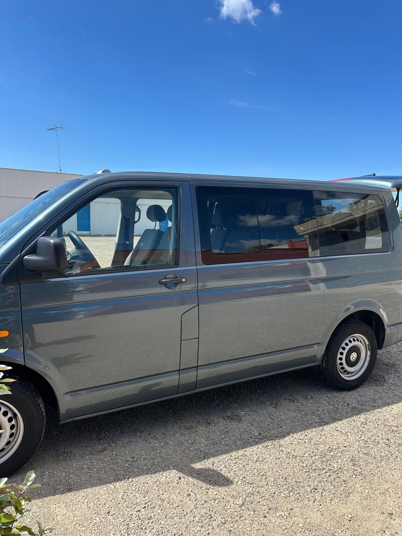 Volkswagen T5 Caravelle 2.5 TDI 8 posti