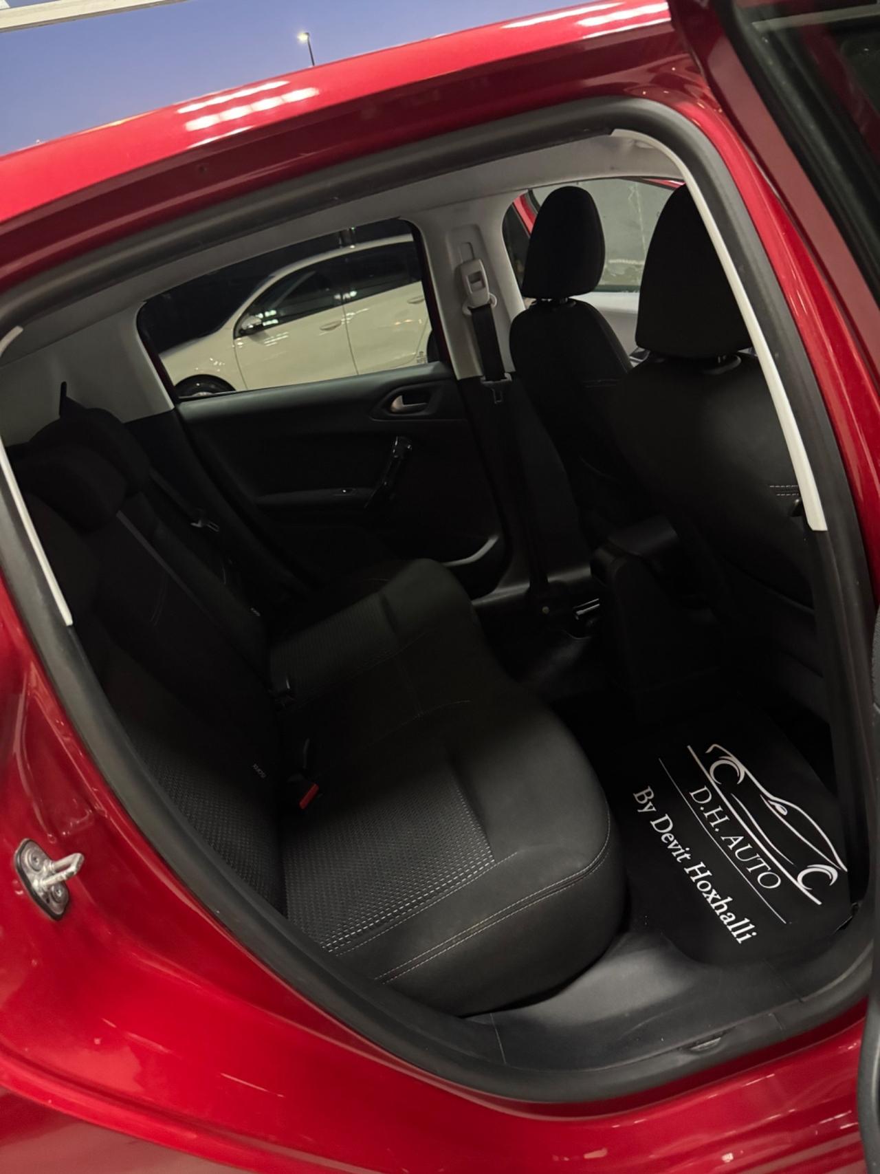 Peugeot 208 PureTech 82 5 porte Allure