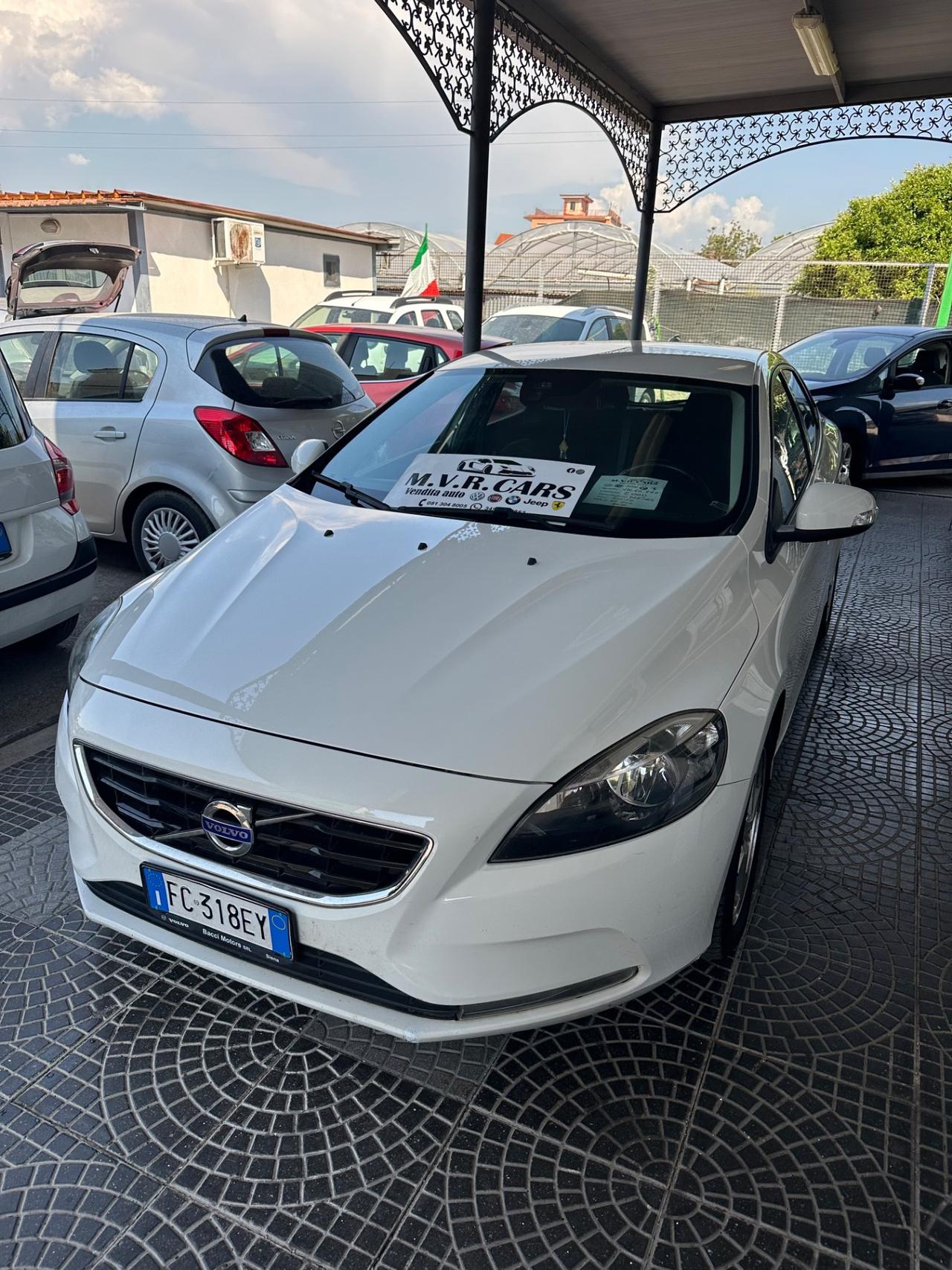 Volvo V40 D2 R-design Momentum
