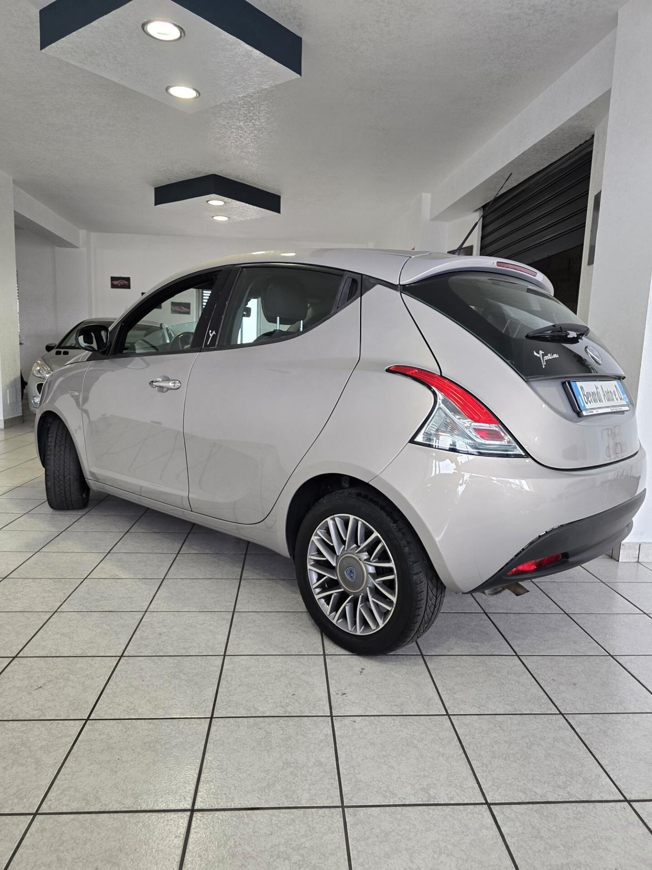 Lancia Ypsilon 1.2 69 CV 5 porte Platinum