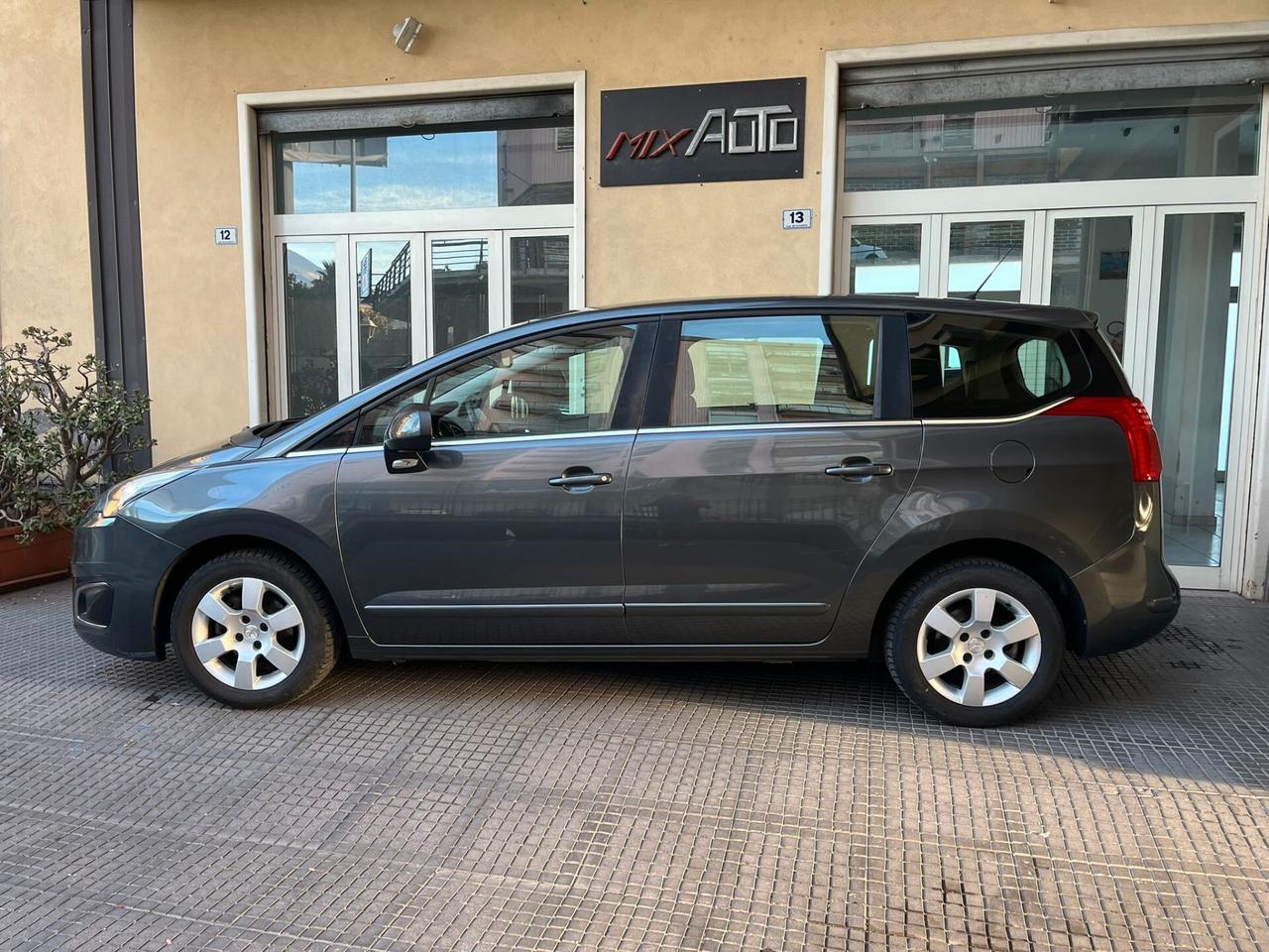 Peugeot 5008 1.6 HDi 115CV Business 7 Posti