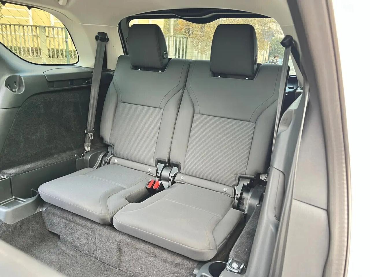 Land Rover Discovery 5 3.0 D I6 MHEV 250cv E6 aut.8 AWD 7 Posti