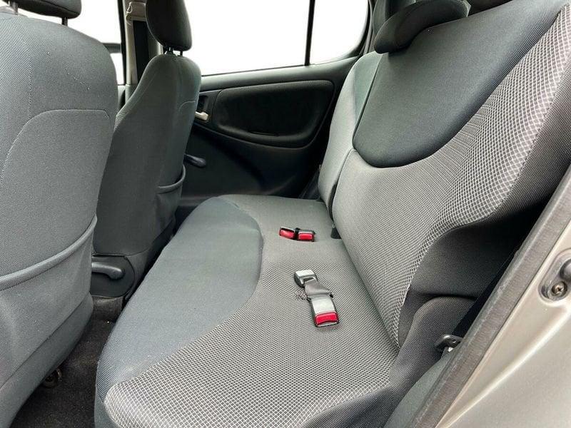 Toyota Yaris 1.0i 16V cat 5 porte Sol