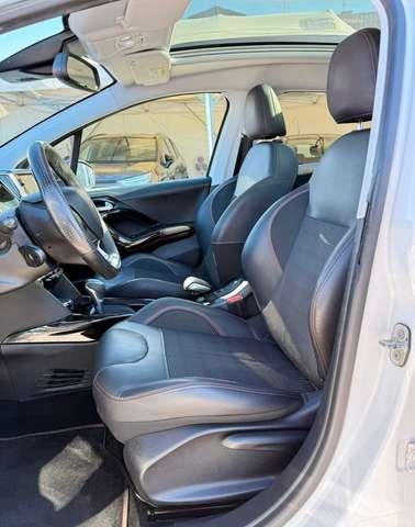 Peugeot 2008 1.2 puretech t Black Matt s