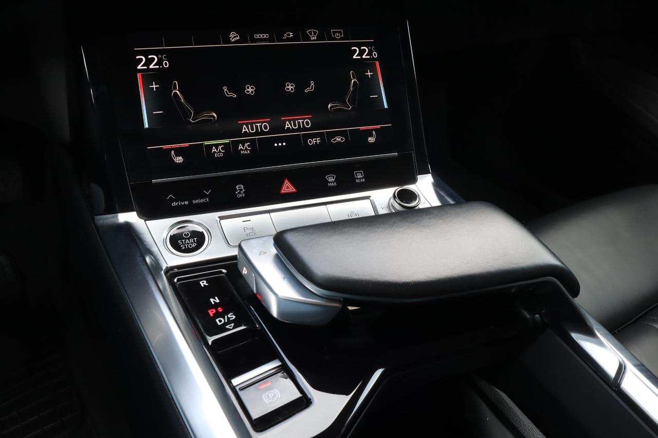 E Tron 55 408CV QUATTRO 360° HUD MATRIX 21"
