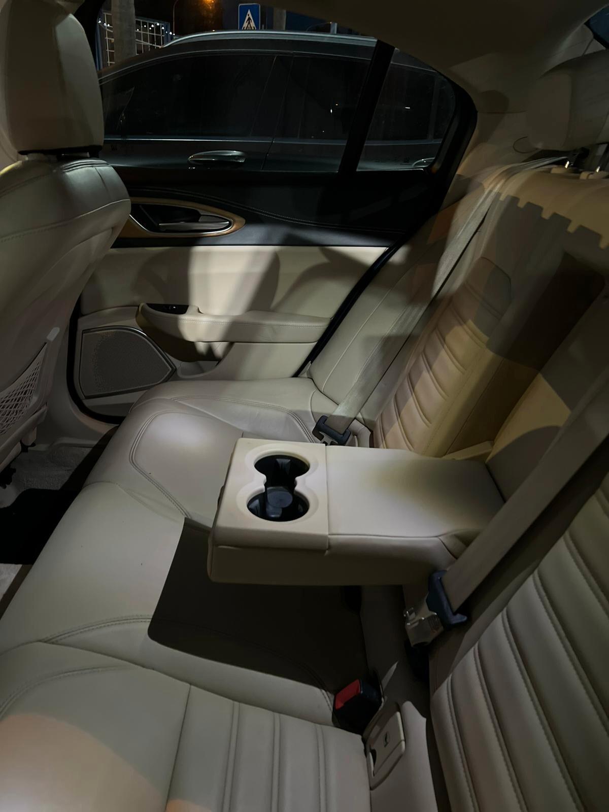 Alfa Romeo Giulia 2.2 Turbodiesel 180 CV AT8 Business Sport Launch Ed.