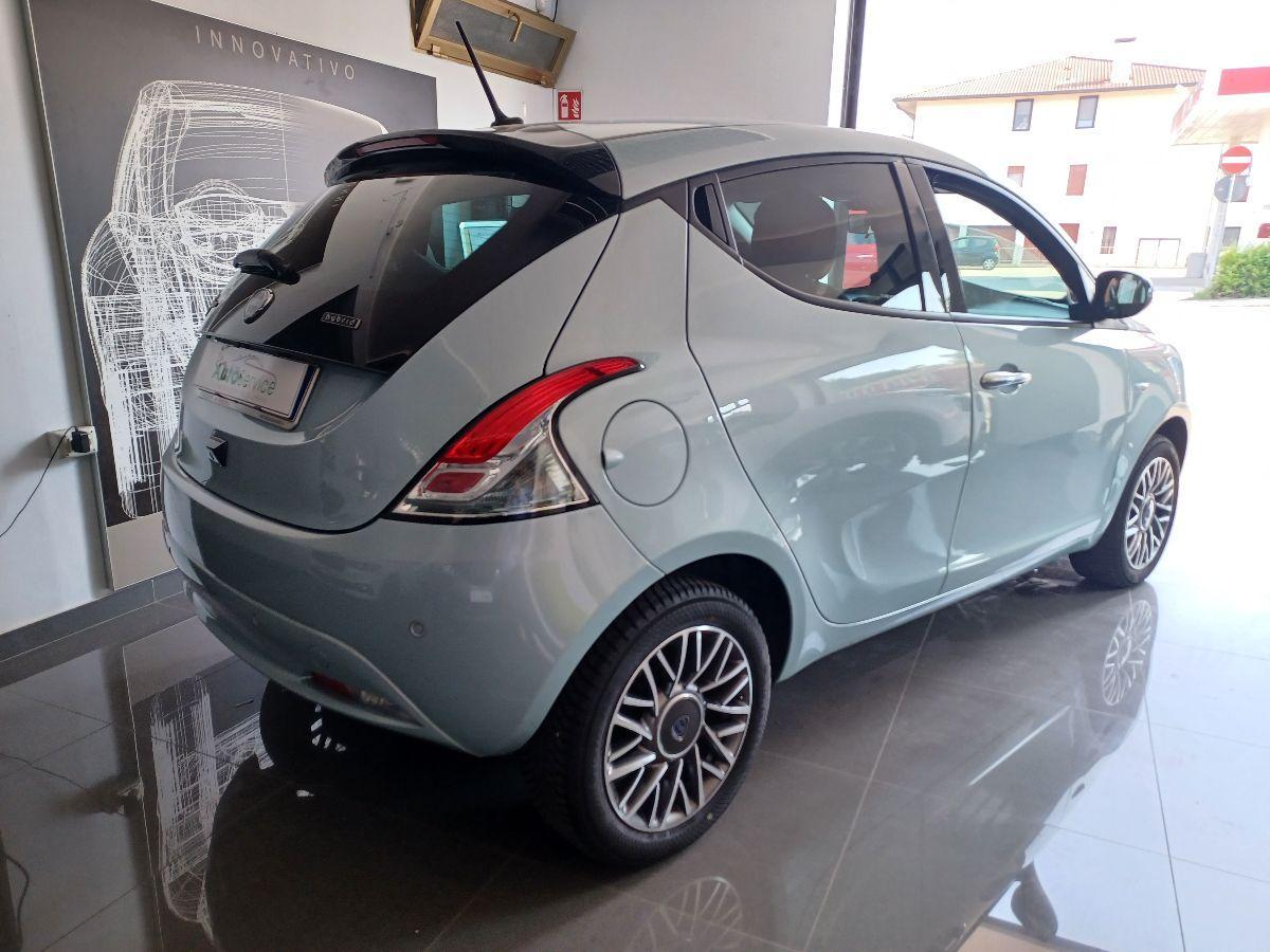 LANCIA - Ypsilon - 1.0 FireFly 5p.S&S Hyb. Platino