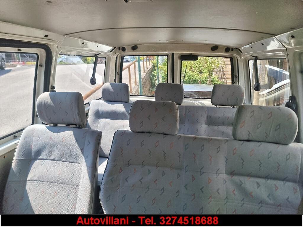 VOLKSWAGEN CARAVELLE-9 POSTI 2001