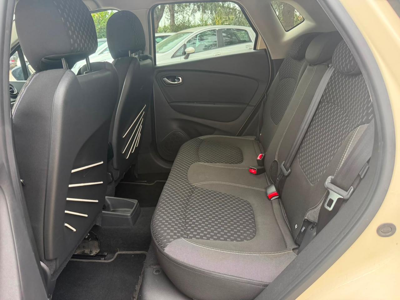 Renault Captur dCi 8V 90 CV EDC Start&Stop Energy Initiale Paris