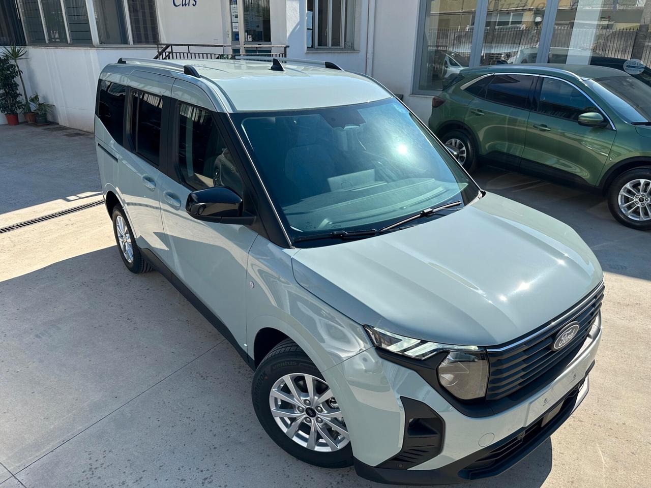 Ford Tourneo Courier 1.0 EcoBoost Titanium