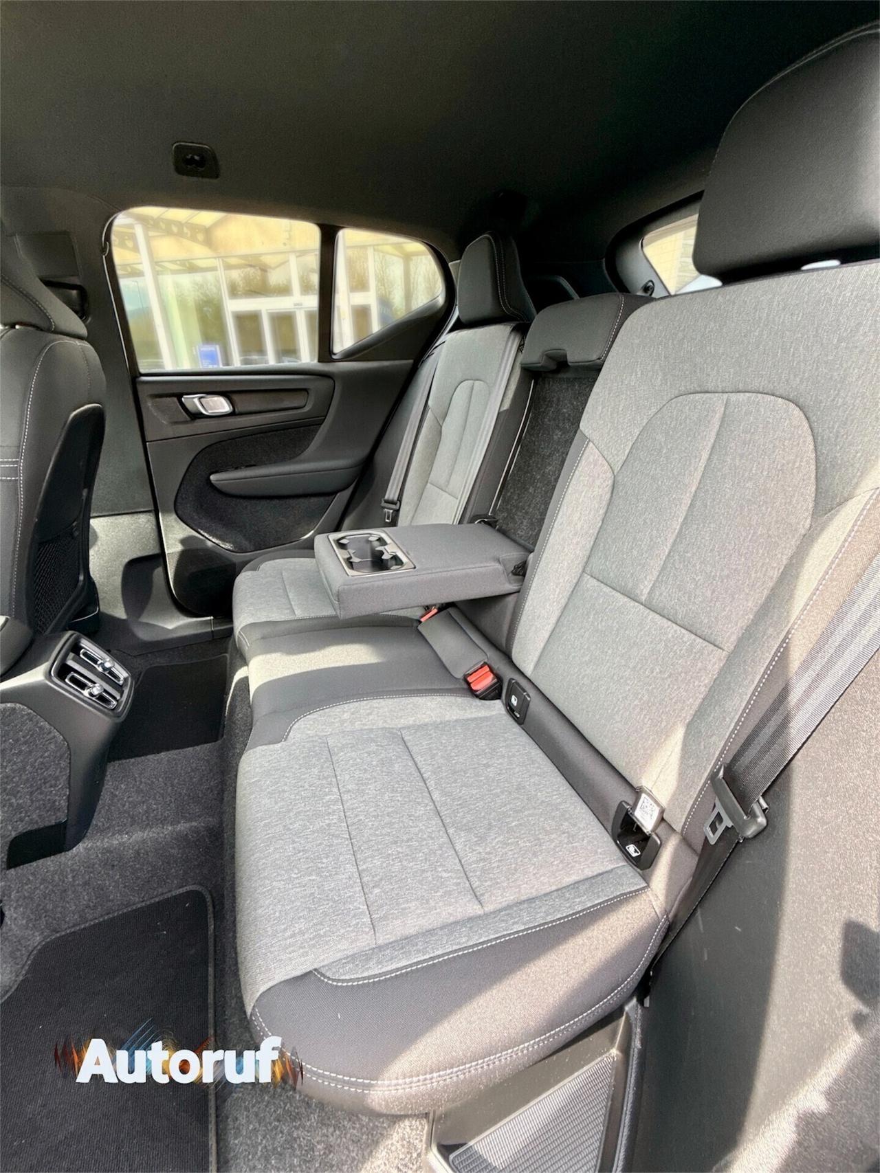 Volvo XC40 Mild Hybrid B3 163cv Crystal White