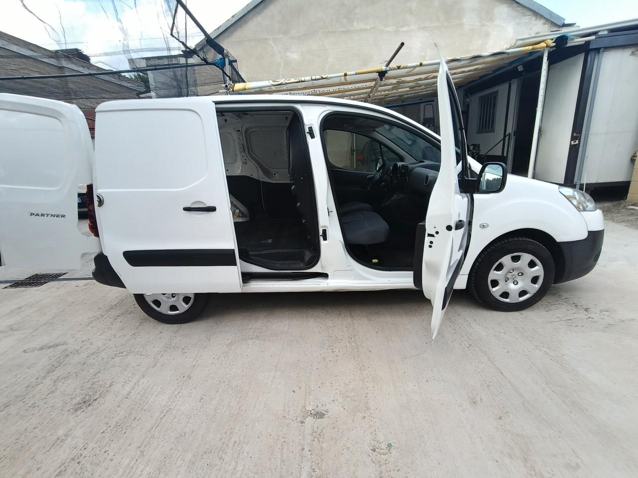 Peugeot Partner Tepee 1.6 e-HDi 92 CV S&S Outdoor