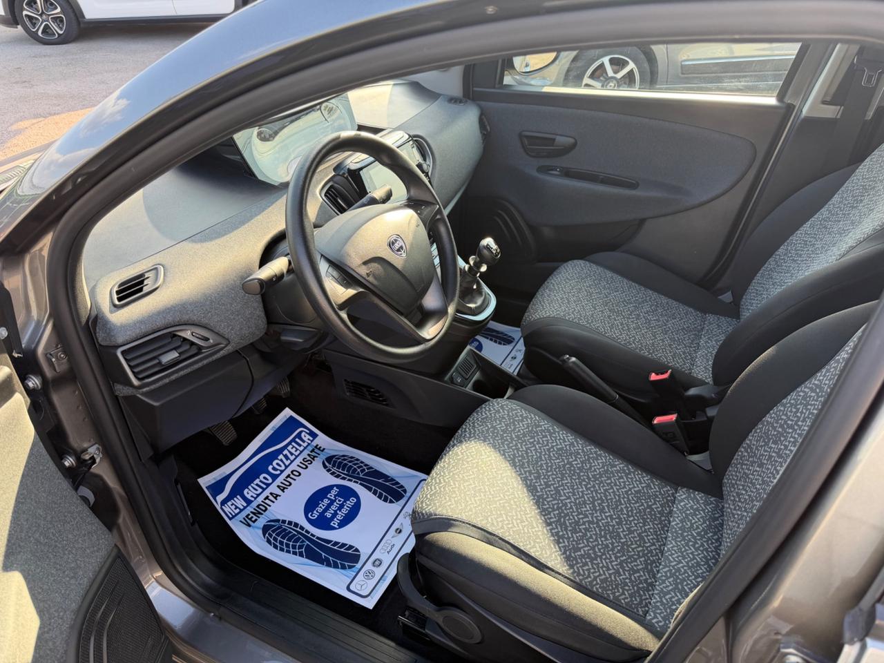 Lancia Ypsilon 1.0 FireFly 5 porte S&S Hybrid Ecochic Silver