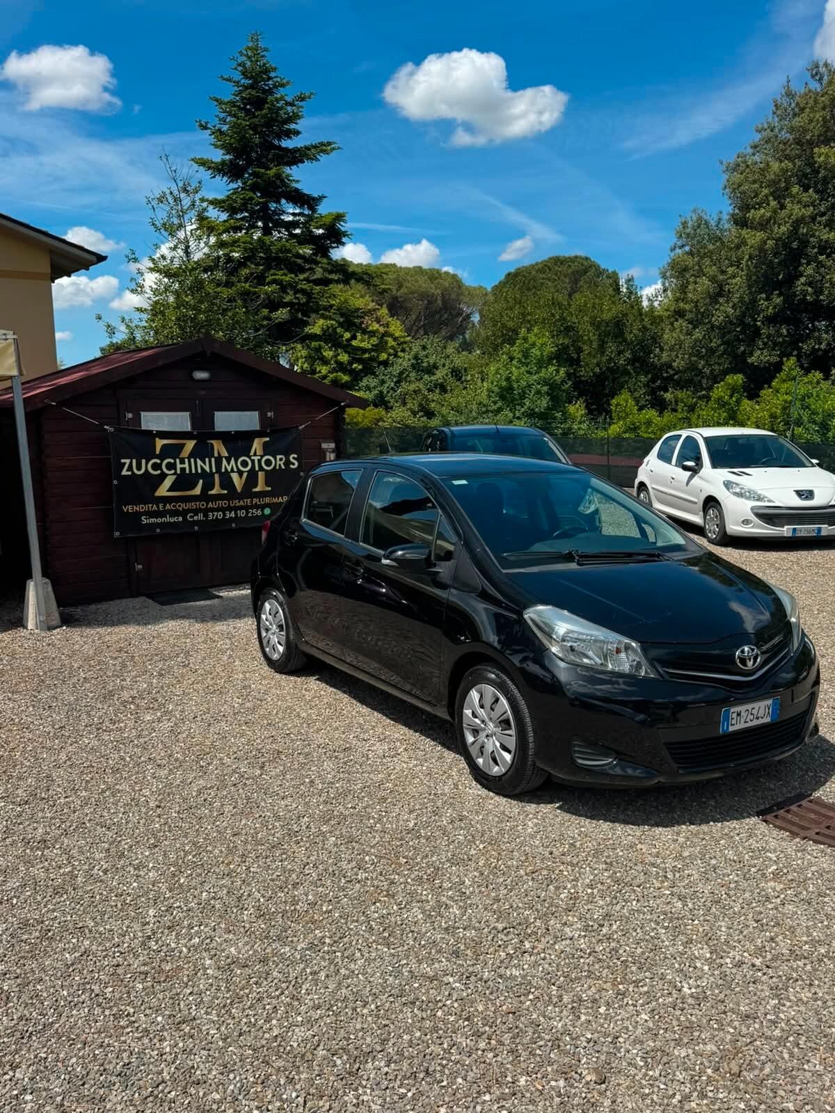 Toyota Yaris 1.3 5 porte Lounge TENUTA MANIACALMENTE !!