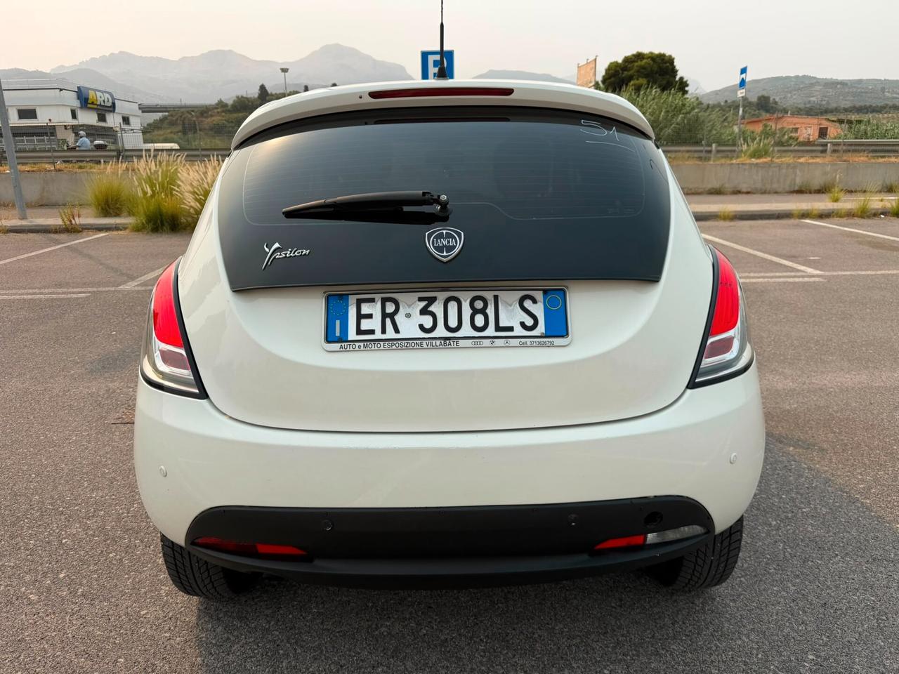 Lancia Ypsilon 0.9 TwinAir 85 CV 5 porte Metano Ecochic Silver