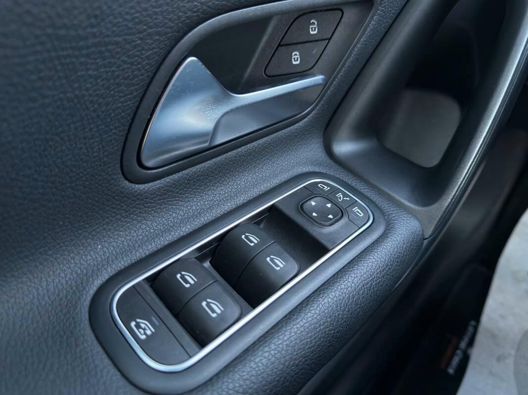 Mercedes Classe A 180 d Business Con TELECAMERA & NAVIGATORE