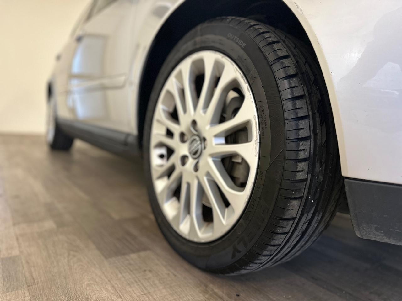 Volvo V50 2.4 D5 cat aut. Momentum AUTOMATICA