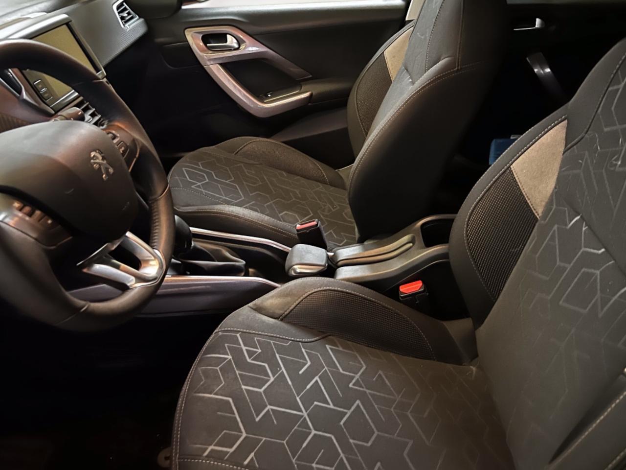 Peugeot 2008 PureTech 82 Allure Si Neopatentati Perfetta